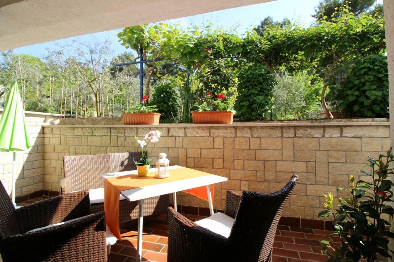 Apartments Sabina Πόρετς Εξωτερικό φωτογραφία
